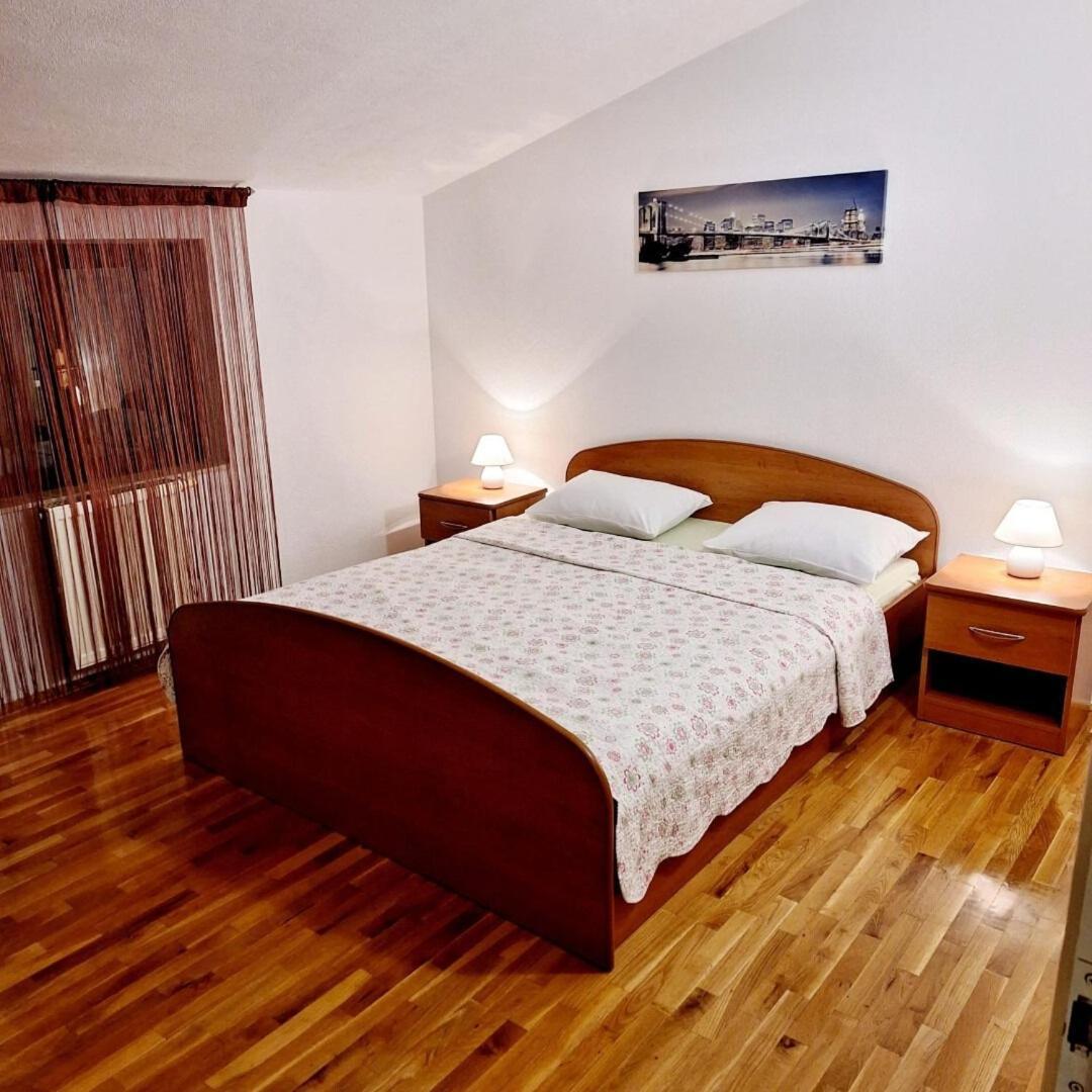 Apartment Damir Tucepi Luaran gambar