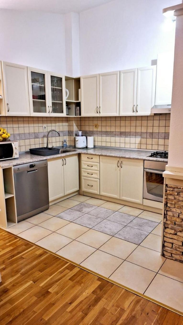 Apartment Damir Tucepi Luaran gambar